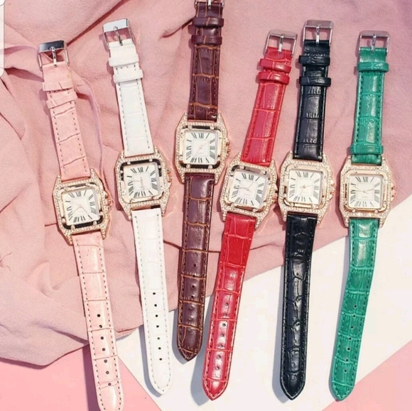 Beautiful watches comes with bracelets  all colors are disponible - Picture 2 of 7